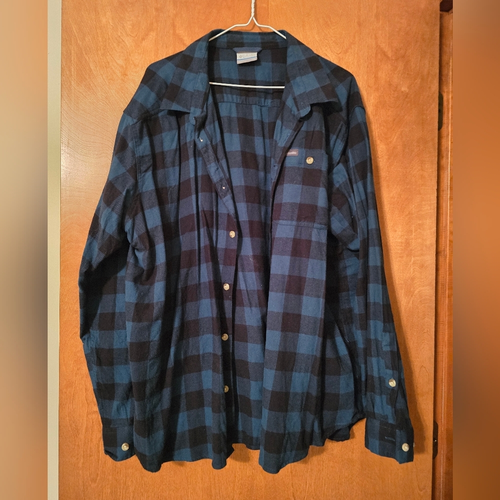 Columbia Blue and Black Plaid Casual Button Down Shirt